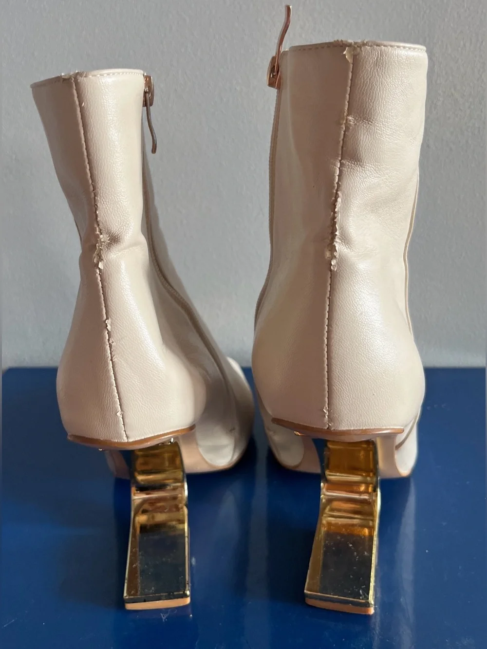 Azalea Wang Arianna Bone White Sculptural Gold Heel Ankle Booties size 9